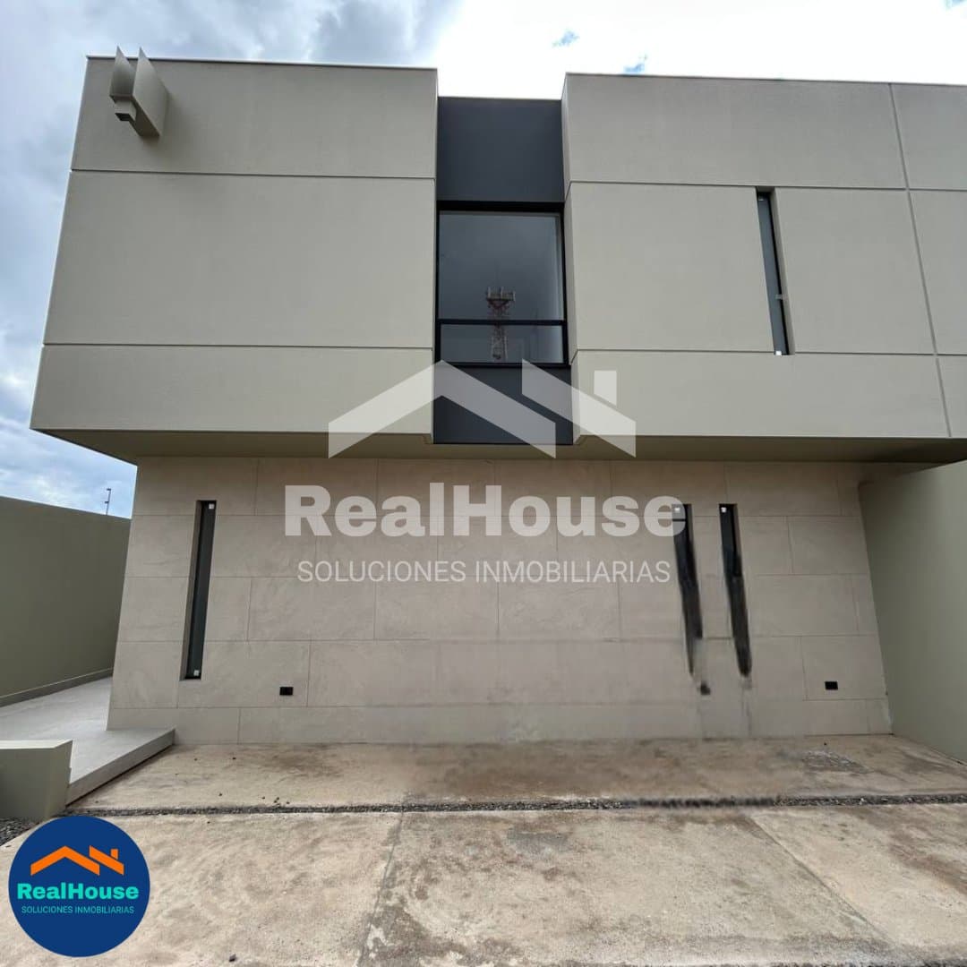 00873 – CASA EN VENTA – ZONA ESMERALDA NORTE